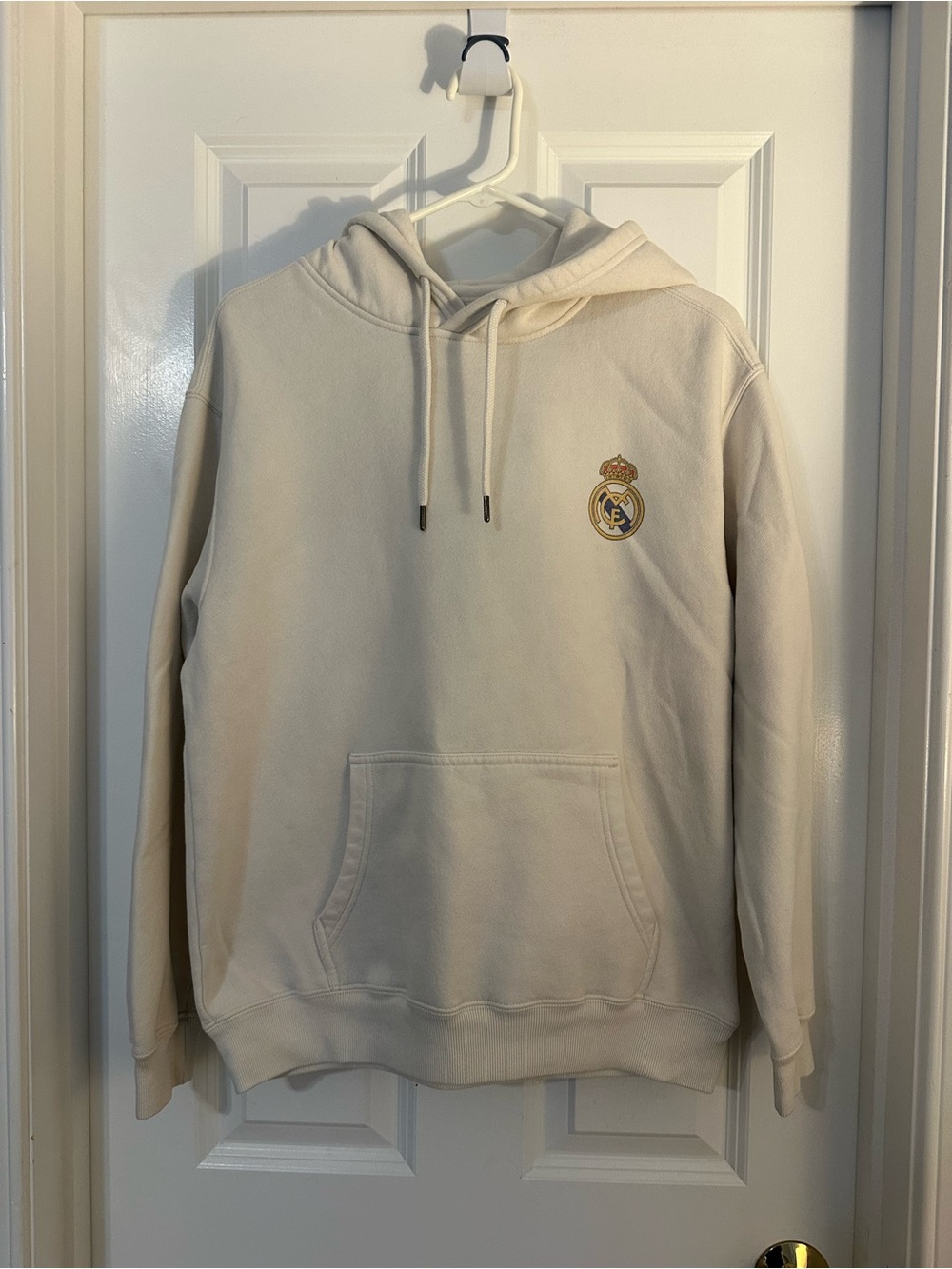 🍎 Real Madrid Cream Pullover Hoodie